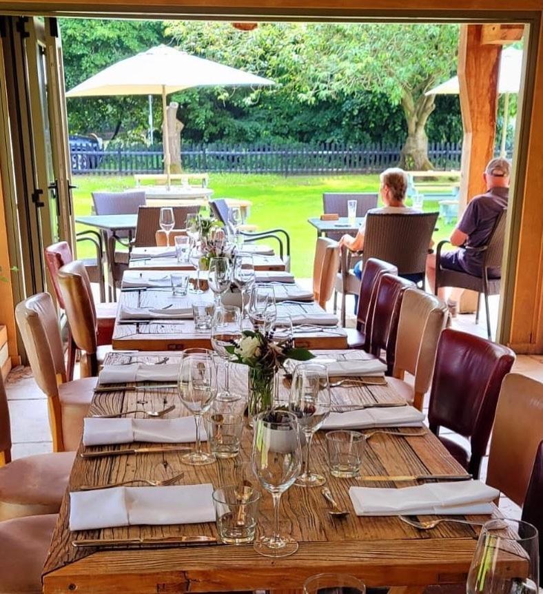 The Bedingfeld Arms Hotel Oxborough Eksteriør billede